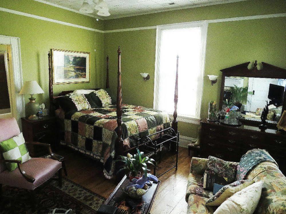 Inn Upon Moon River Plantation Chester Exterior photo